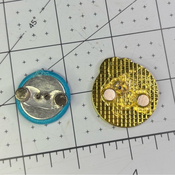 Coastal Sunset Wave Magnetic Sewing Needle Minder Surf Spray, [1.4” x 1.25”] - Picture 9 of 12